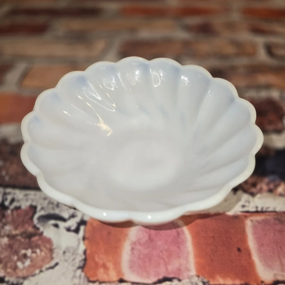 Vintage Hazel Atlas Swirl Fruit Bowls Set Of 4
